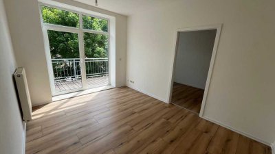 kleine niedliche 2-Zi.-Whg. mit Balkon, Küchenmöbel und Stellplatz
