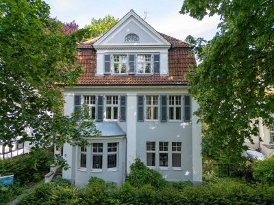 DENKMALVILLA MIT ENTWICKLUNGSPOTENZIAL FÜR ROYALES WOHNEN & ARBEITEN  IN EXKLUSIVER LAGE
