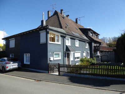 Es gibt einiges zu tun - packen Sie es an !!! Kleines Häuschen als Teil eines alten Gebäudekomplexes
