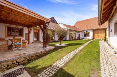 Einmalige Gelegenheit! Renovierter, historischer Vierkanthof -nur 40 Minuten von Wien im Weinviertel