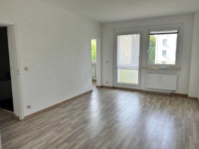 //den 1. Monat Miete sparen // helle 3 Raum Wohnung mit Balkon// Kautionsfrei !!