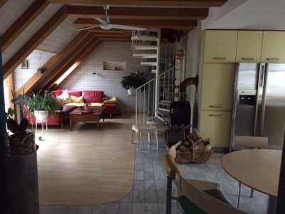 Exklusive 4-Zimmer-DG-Maisonette Wohnung mit 2 Balkonen und EBK in Garching bei München