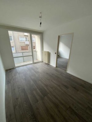 Sanierte schöne 2-Zimmerwohnung Balkon Rheinnähe Köln