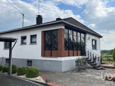 Freistehendes Einfamilienhaus mit viel Potenzial!