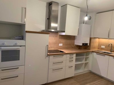 Helle, komplett sanierte 3-Zi.-Wohnung mit Balkon und Einbauküche
