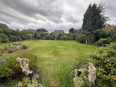 Charmantes Einfamilienhaus mit großem Garten und Garage als Kapitalanlage in Burgdorf