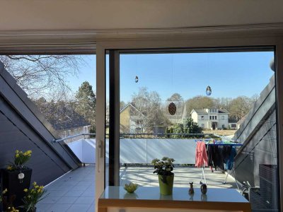 St. Jürgen: Helle 2-Zimmer-DG-Wohnung mit grosser Dachterrasse und EBK in Lübeck