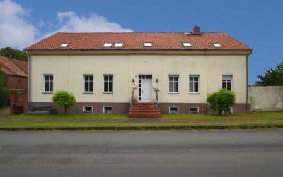 Mehrfamilienhaus mit großem Garten