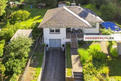 IMMOBERLIN.DE - Stilvoll saniertes Haus auf idyllischem Grundstück mit Baupotenzial