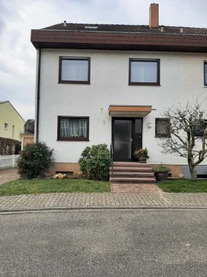 Doppelhaushälfte mit Garten und ausgebautem Dachgeschoss – provisionsfrei!