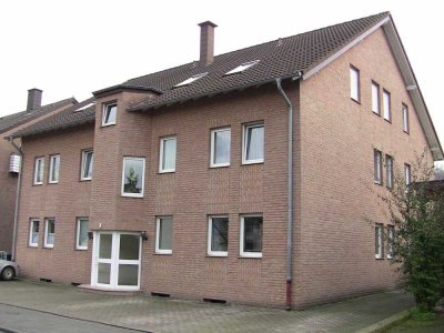 Gepflegte DG-Wohnung mit drei Zimmern und Balkon in Grevenbroich - Neuenhausen