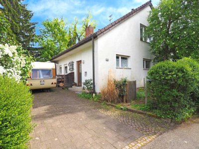 Charmantes Zweifamilienhaus mit großem Garten in ruhiger Wohnlage