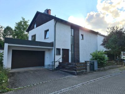 Großzügiges Einfamilienhaus in Gröbenzell; freistehend, absolut ruhig und neu renoviert