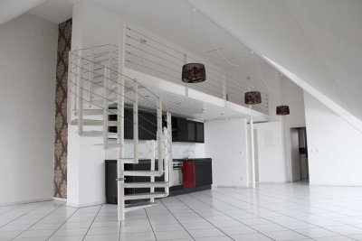 Dachgeschosswohnung mit 3 Balkonen in Bestlage in Regensburg , Dechbettener Str,  2,5 Zimmer