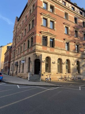 Möbelierte 2-Zimmer-Altbauwohnung mit EBK in Fürth