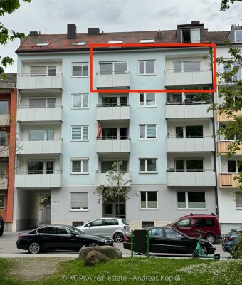 Sonnenverwöhnte freie 3 Zimmer Wohnung - 4. OG - 3 Balkone - TG Stellplatz - Lift - Einbauküche