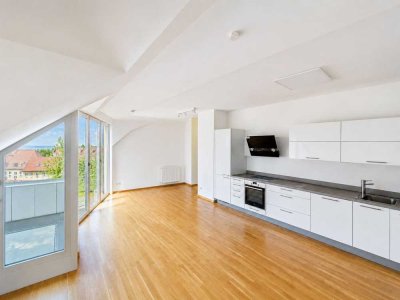 Bezugsfrei ab 1. August: 3-Zimmer-Dachgeschosswohnung mit Dachterrasse in Berlin-Kladow