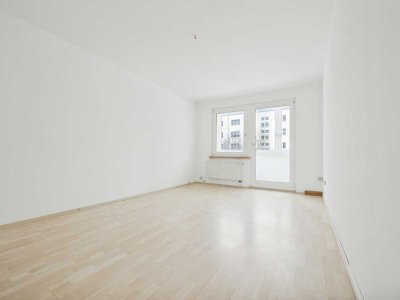 +++Schöne 3-R-W in Neustadt (Sa) bietet sonnige Zimmer, Loggia & Waldnähe – Ihr Ort zum Ankommen!+++