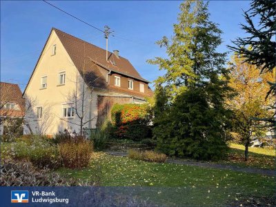 In ruhiger Ortslage:
Freistehendes Zuhause mit großzügigem Gartenidyll