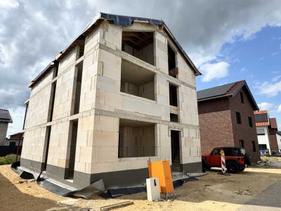 Kapitalanlage oder Mehrgenerationenhaus: Zweifamilienhaus im Rohbau
