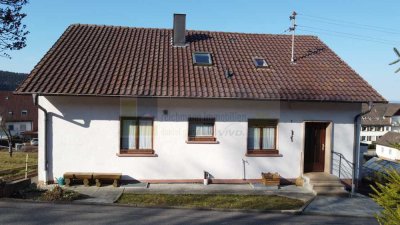 Viel Platz für Ihre Ideen und die ganze Familie - Charmantes Einfamilienhaus mit großzügigem Garten