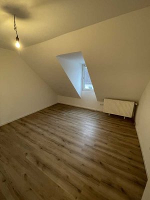Erstbezug nach Sanierung: Charmante 2,5-Zi.-Wohnung im 3. OG in Bremen-Lindenhof