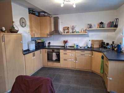 900 € - 124 m² - 4.0 Zi. Altstadtnähe. Helle DG-Wohnung über 2 Ebenen in ruhigem Mehrfamilienhaus.