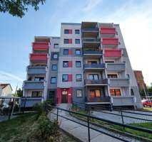 Fahrstuhl - Wunderschöne Vierraumwohnung zu vermieten ! Balkon ist dabei.