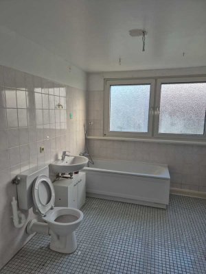 Helle 2-Zimmer-Dachgeschoss-Wohnung mit Abstellraum zu vermieten