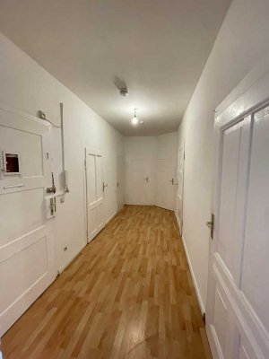 Zentral in Leipzig: Großzügige 4,5-Zimmer-Dachgeschosswohnung