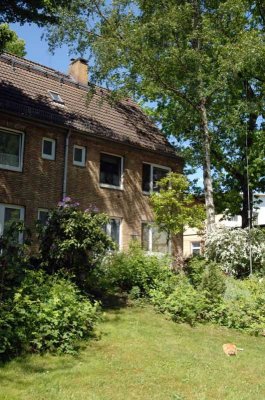 Im Grünen: Schöne 2- Zimmerwohnung in Bahrenfeld