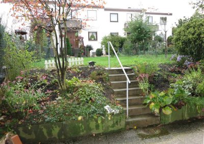 Reihenhaus mit Garten und kleiner Einliegerwohnung sucht nette Mieter !