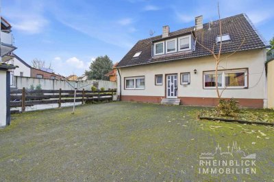 Investmentchance: Dreiparteienhaus + Zweifamilienhaus in Bergheim-City!