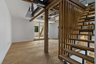 Charme trifft Großzügigkeit – Stilvolle Maisonette-Wohnung mit Galerie und Balkon!
