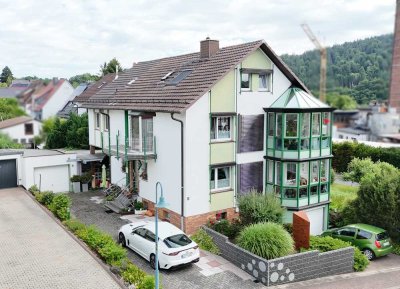 TOP gepflegtes 2 Fam.- Haus, 2 Garagen, Wintergarten über 2 Etagen, Keller, Rendite möglich!