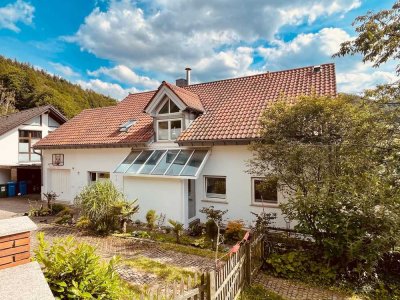 Stilvolles Einfamilienhaus mit unverbaubarem Blick in malerischer Hanglage