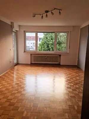 Schöne 3-Raumwohnung mit Loggia in ruhigem 6 Familienhaus