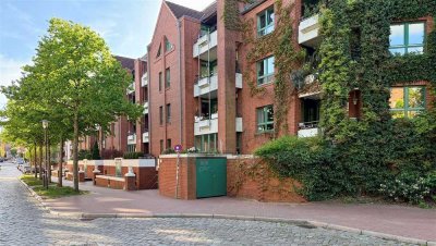 Großzügige 2-Zimmer-Wohnung mit 2 TG-Stellplätzen, Balkon, Aufzug, uvm. // Muhliusstraße, Kiel
