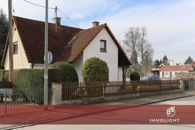 4-Zimmer Einfamilienhaus mit Potenzial auf sonnigem Grundstück.