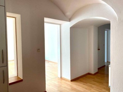 Gemütliche, sonnige 3-Zimmer Terrassenwohnung in top Lage in Hall