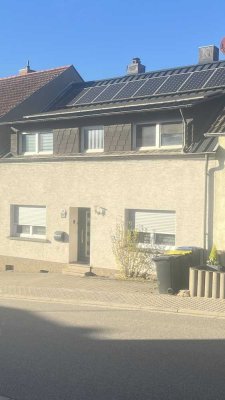 Ein/Zweifamilienhaus in Schmelz