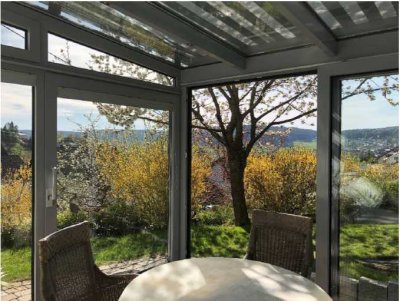 Exklusives 2-Zimmer-Appartment mit Wintergarten in schöner Aussichtslage