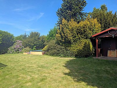 Waldrandnähe! Bungalow mit großem Grundstück und Ausbaupotenzial in bevorzugter Wohnlage.