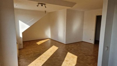 schöne Dachgeschoßwohnung mit Balkon und TG-Stellplatz