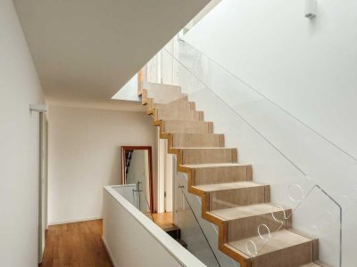 Design & Familienkomfort vereint – moderne Doppelhaushälfte in begehrter Lage von Frankfurt