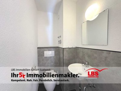 Helle, renovierte Erdgeschosswohnung mit Stellplatz und Terrasse