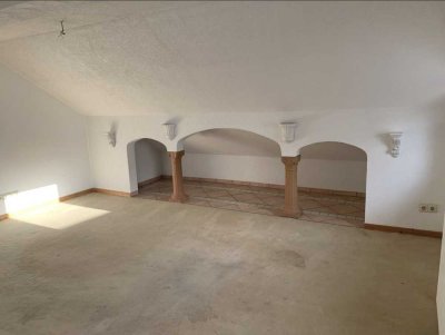 Geräumige 4–5-Zi.-DG-Whg. in Wuppertal-Langerfeld, Altbau mit großen Gauben, ideal für Familie o. WG