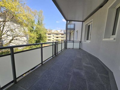 Außergewöhnliche 4-Zimmer-Wohnung - Top saniert mit großem Balkon und bis zu 3,2 Meter Deckenhöhe