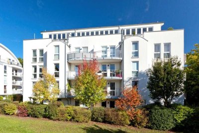 Zentral, ruhig, einladend: Helle 2-Zimmer-Wohnung mit Balkon