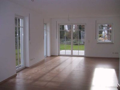 Hochwertiges und helles Reihenhaus mit Garten